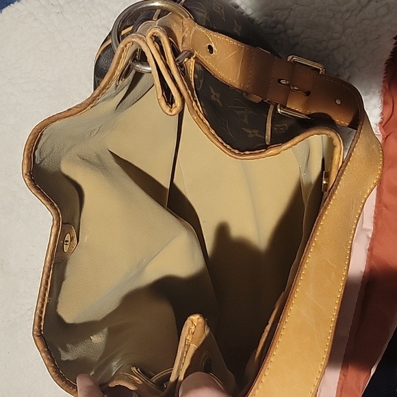 Louis Vuitton Hobo Bag - Picture 8 of 8